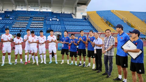 Phó chủ tịch VFF Trần Anh Tú thăm và động viên ĐT Việt Nam  Phó chủ tịch VFF Trần Anh Tú thăm và động viên ĐT Việt Nam